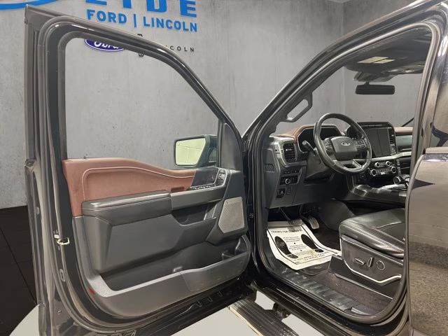 2023 Agate Black Metallic Ford F-150 Lariat 4X4 Truck