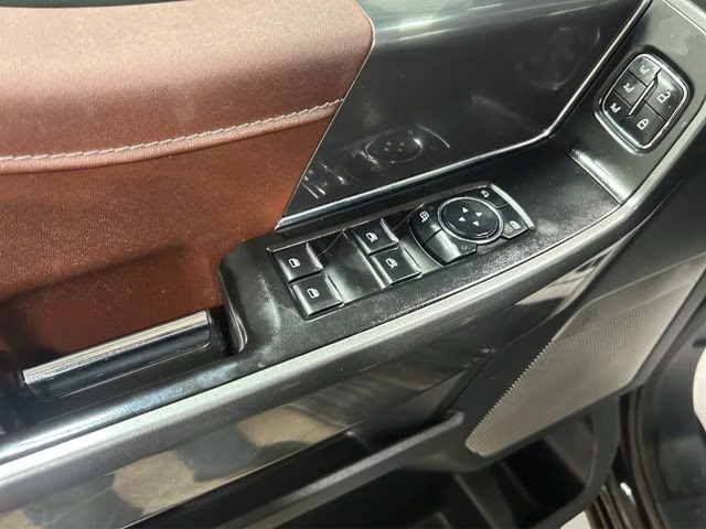 2023 Agate Black Metallic Ford F-150 Lariat 4X4 Truck