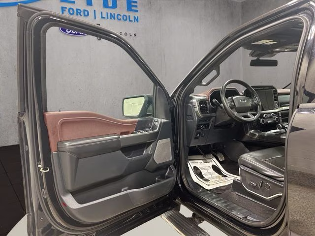 2023 Agate Black Metallic Ford F-150 Lariat 4X4 Truck