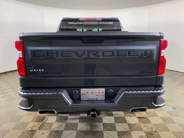 2021 Shadow Gray Metallic Chevrolet Silverado 1500 RST 4X4 Truck