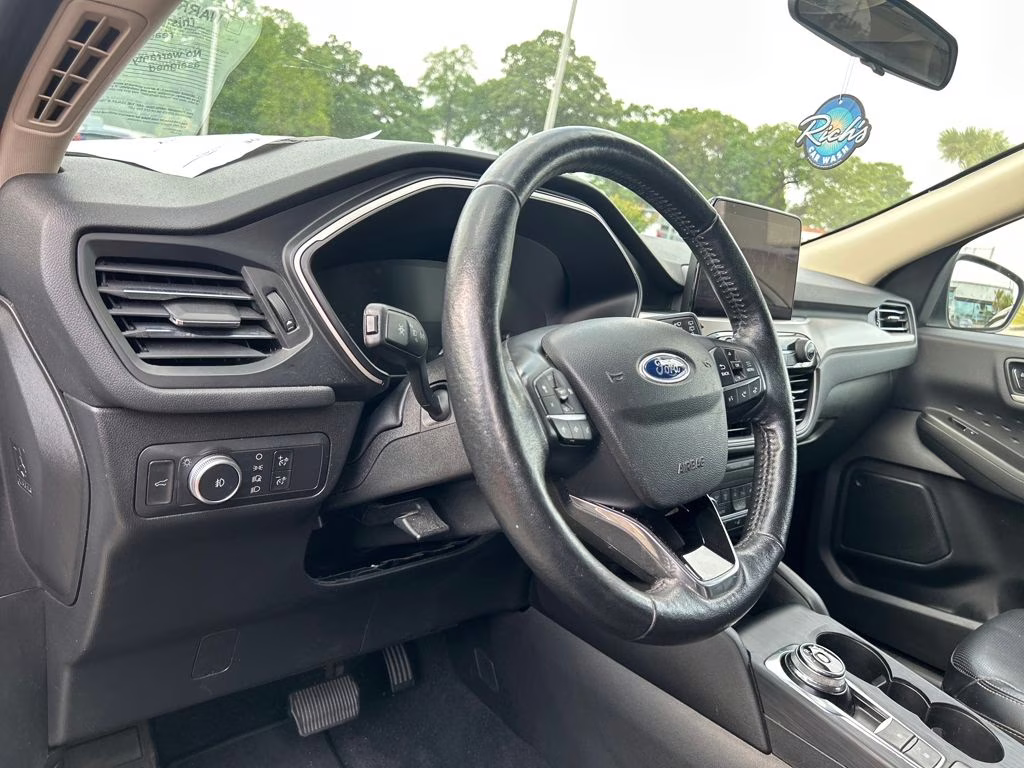 2020 Oxford White Ford Escape SEL AWD SUV