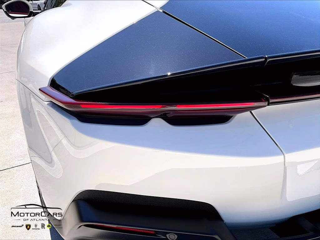 2026 Bianco Avus Ferrari 12Cilindri RWD Coupe