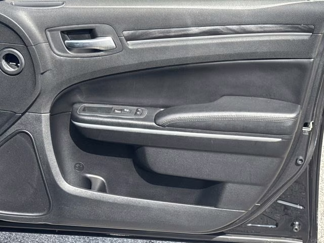 2021 Gloss Black Chrysler 300 RWD Sedan