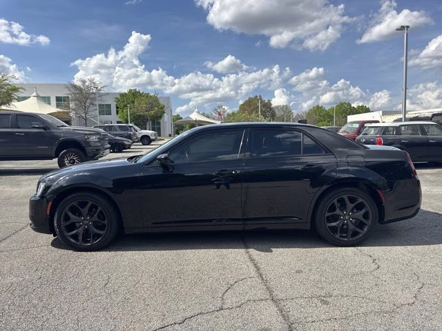 2021 Gloss Black Chrysler 300 RWD Sedan