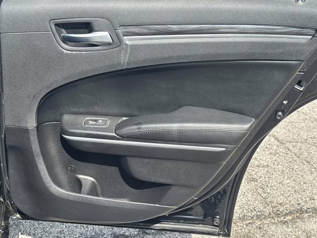 2021 Gloss Black Chrysler 300 RWD Sedan