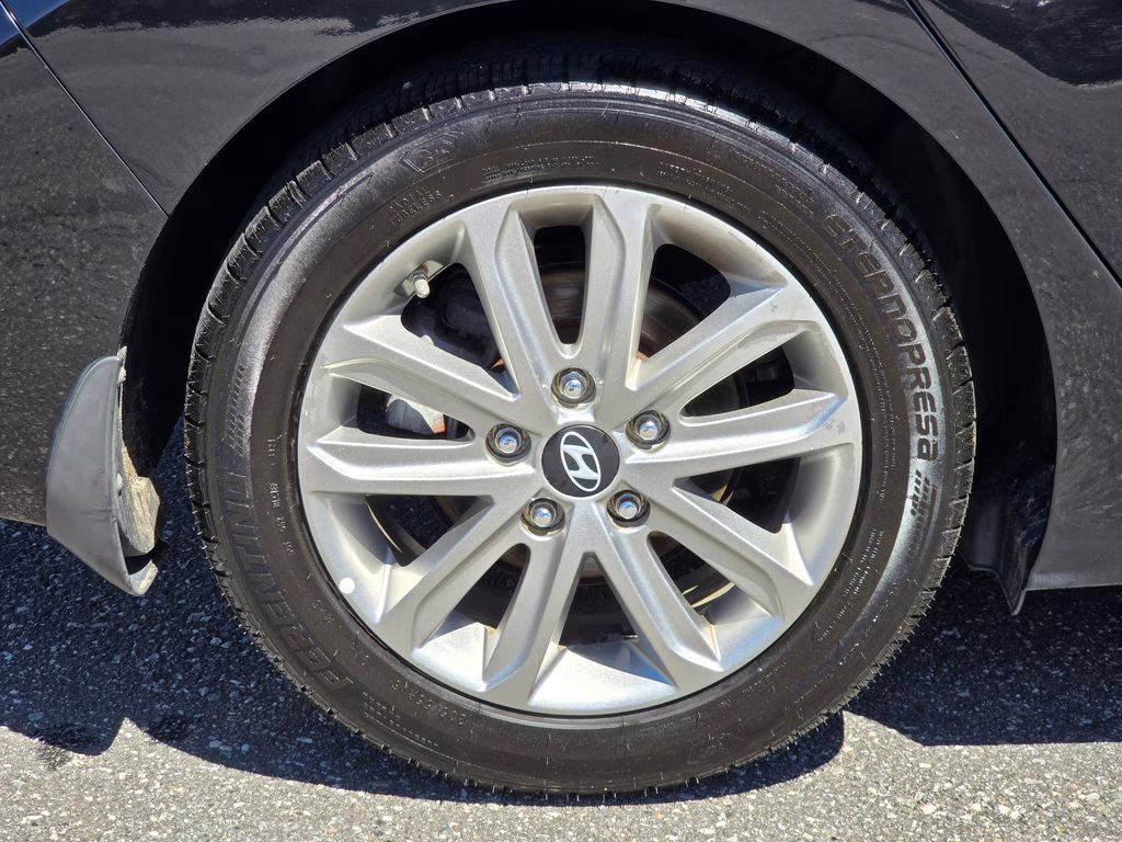 2016 Phantom Black Hyundai Elantra SE FWD Sedan