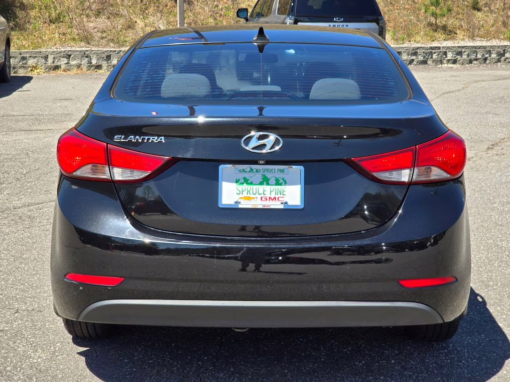 2016 Phantom Black Hyundai Elantra SE FWD Sedan