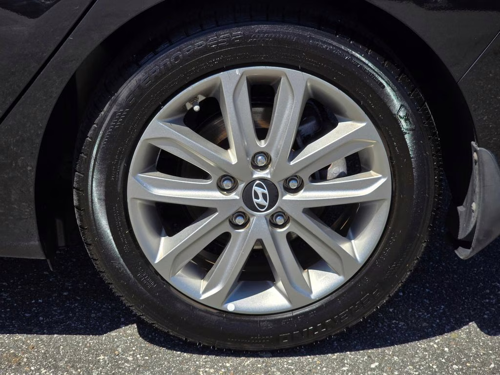 2016 Phantom Black Hyundai Elantra SE FWD Sedan