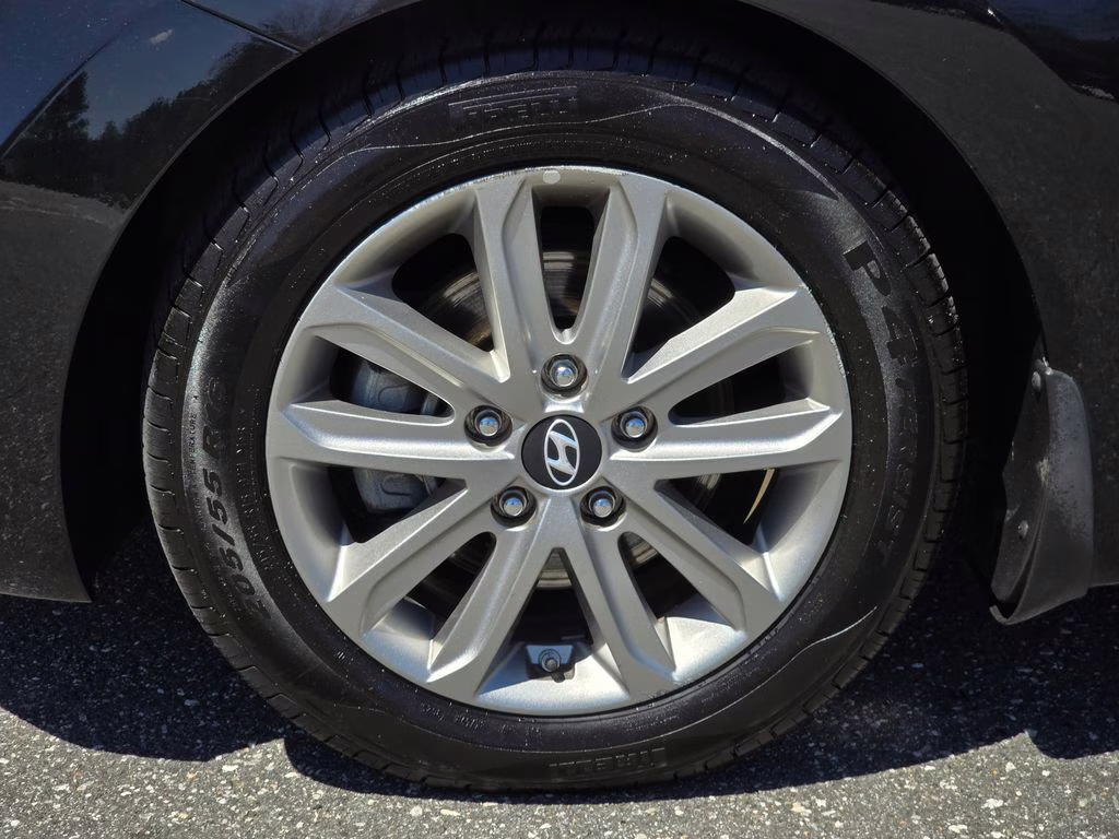 2016 Phantom Black Hyundai Elantra SE FWD Sedan