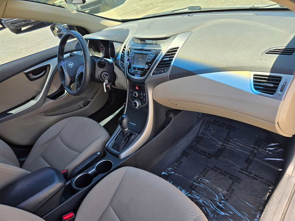 2016 Phantom Black Hyundai Elantra SE FWD Sedan