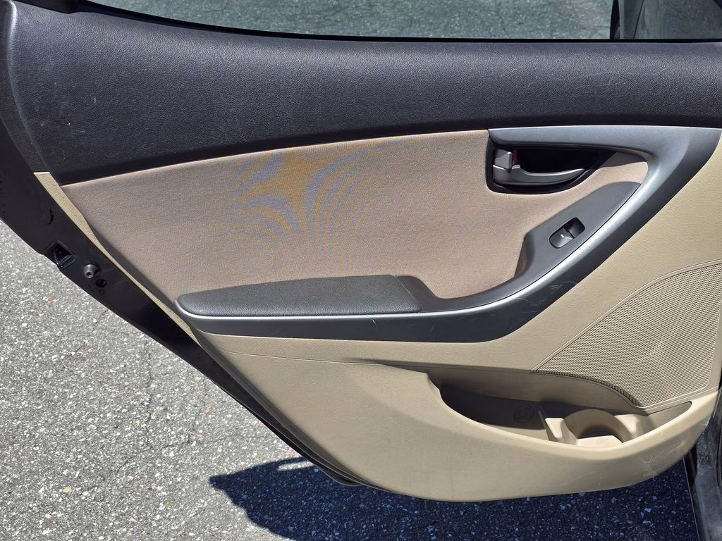 2016 Phantom Black Hyundai Elantra SE FWD Sedan