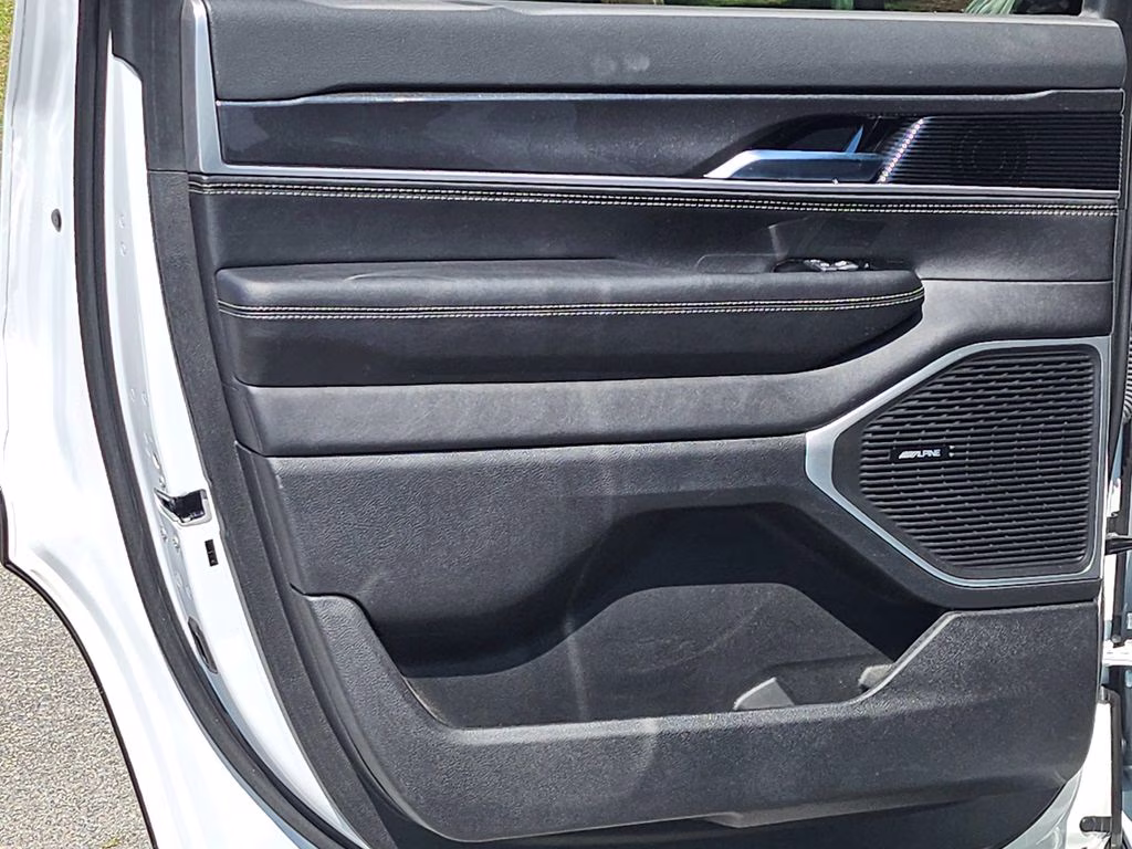 2023 Bright White Clearcoat Jeep Wagoneer Base 4X4 SUV