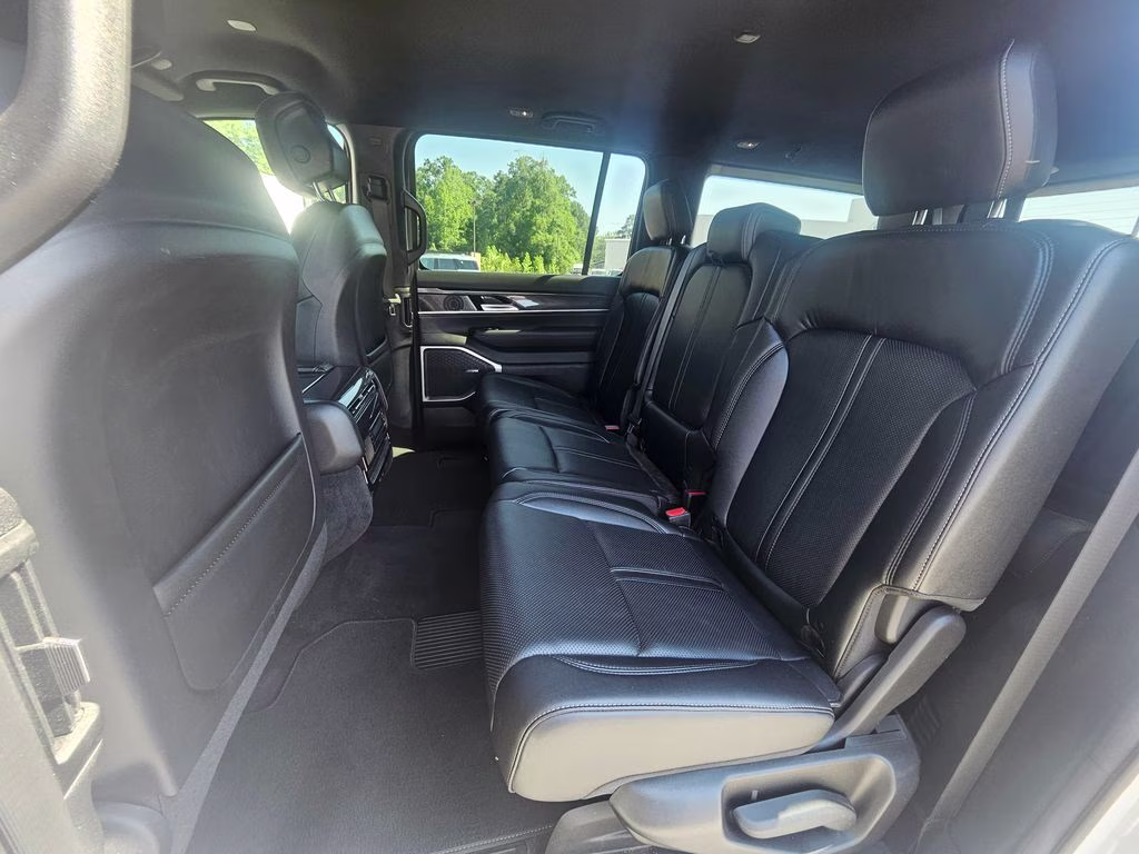 2023 Bright White Clearcoat Jeep Wagoneer Base 4X4 SUV