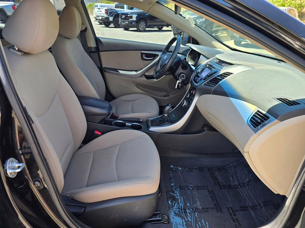 2016 Phantom Black Hyundai Elantra SE FWD Sedan