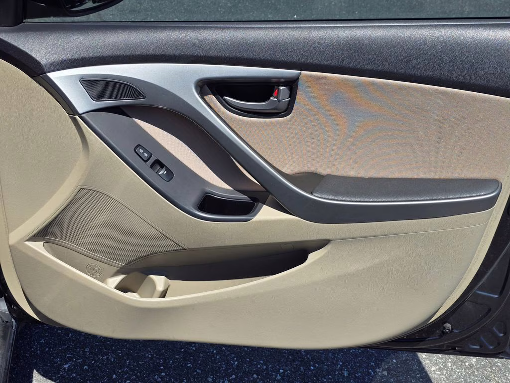 2016 Phantom Black Hyundai Elantra SE FWD Sedan