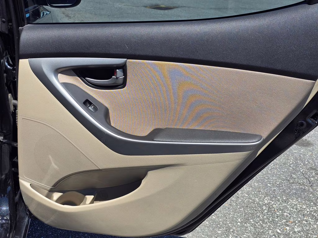 2016 Phantom Black Hyundai Elantra SE FWD Sedan