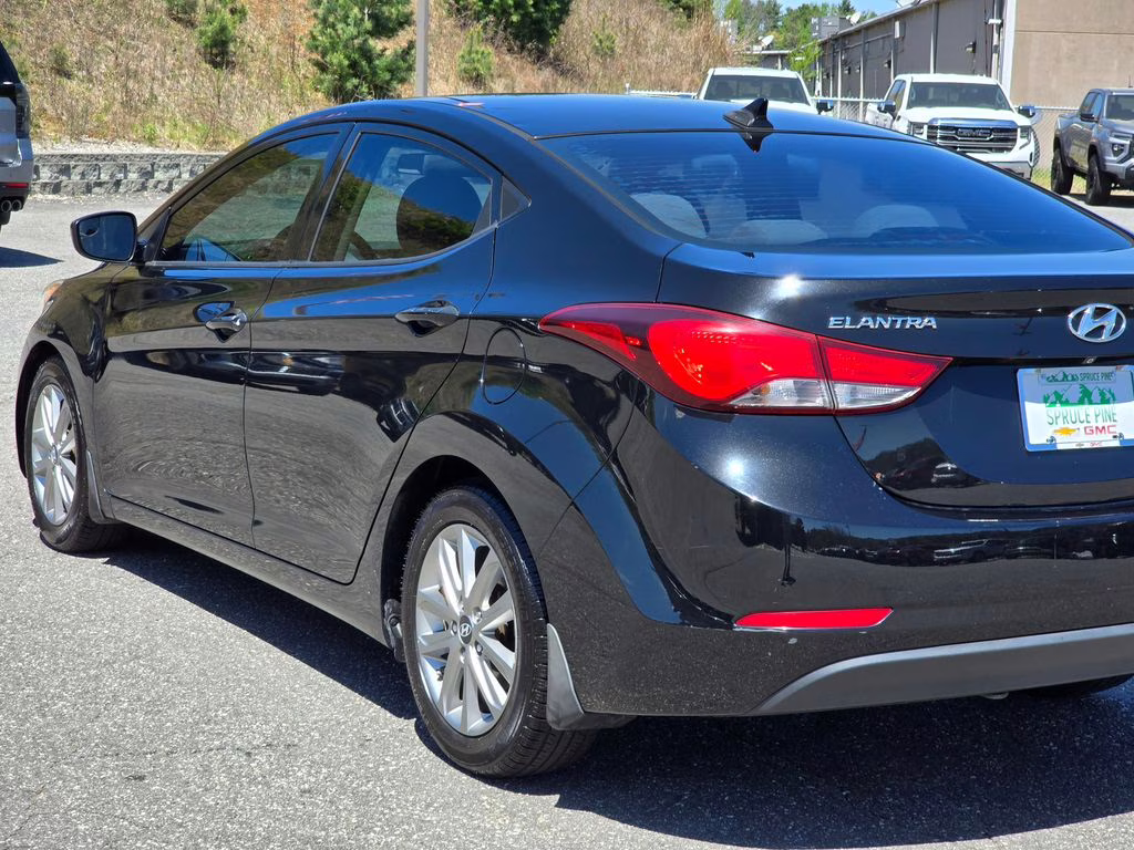 2016 Phantom Black Hyundai Elantra SE FWD Sedan