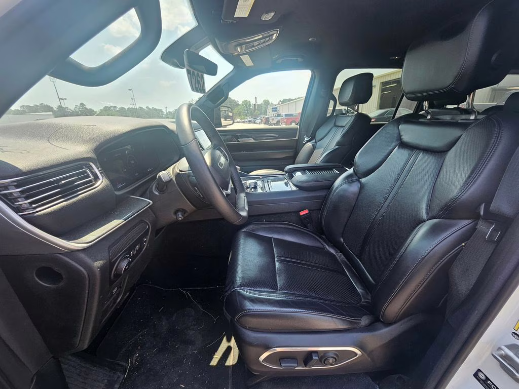 2023 Bright White Clearcoat Jeep Wagoneer Base 4X4 SUV