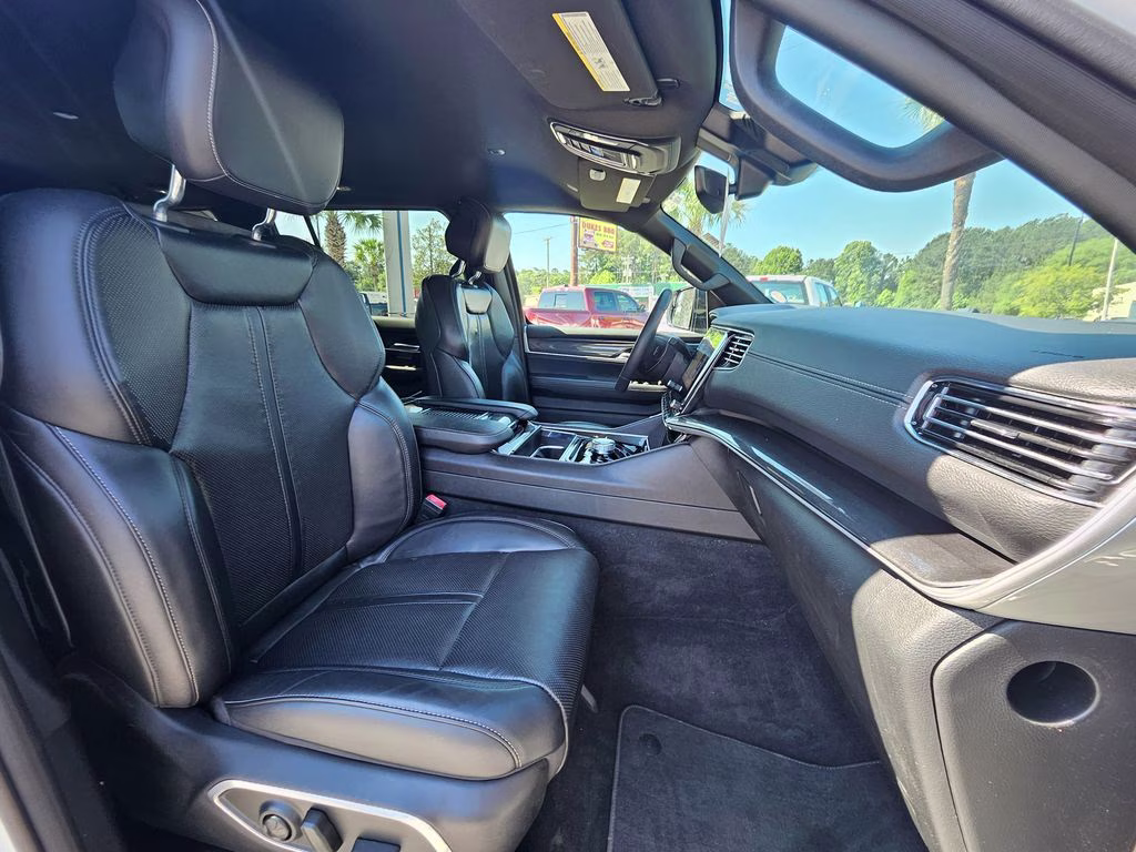 2023 Bright White Clearcoat Jeep Wagoneer Base 4X4 SUV