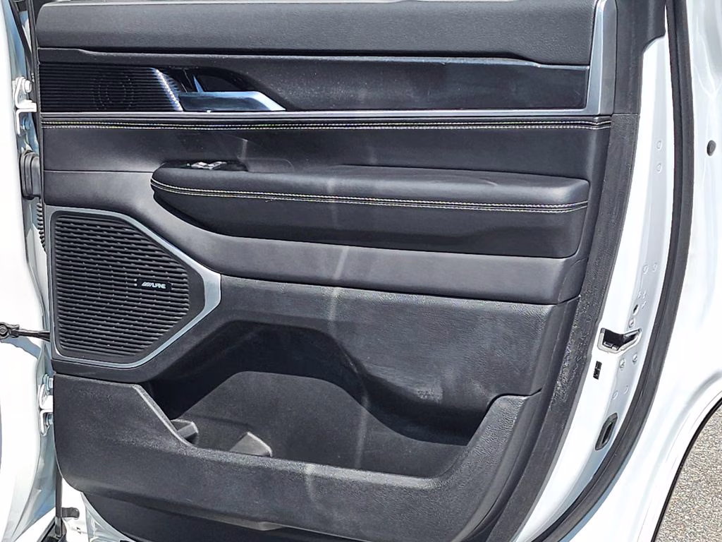 2023 Bright White Clearcoat Jeep Wagoneer Base 4X4 SUV