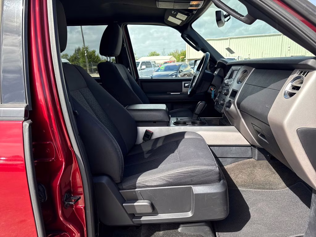 2017 Ruby Red Metallic Tinted Clearcoat Ford Expedition EL XLT RWD SUV