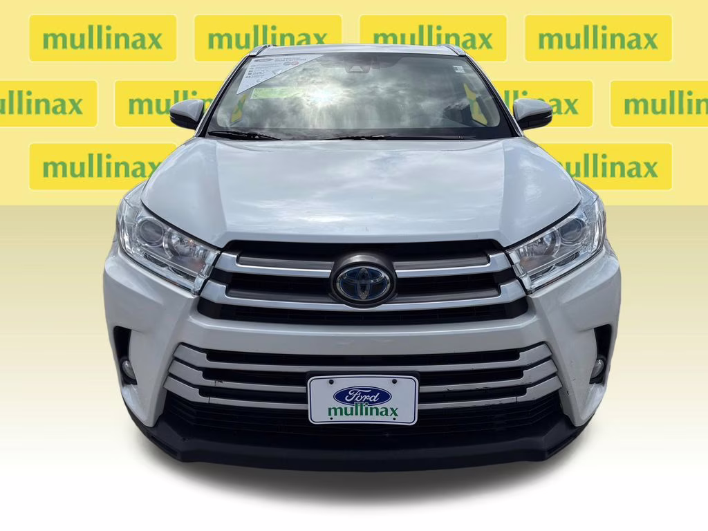 2019 Blizzard Pearl Toyota Highlander Hybrid XLE AWD SUV