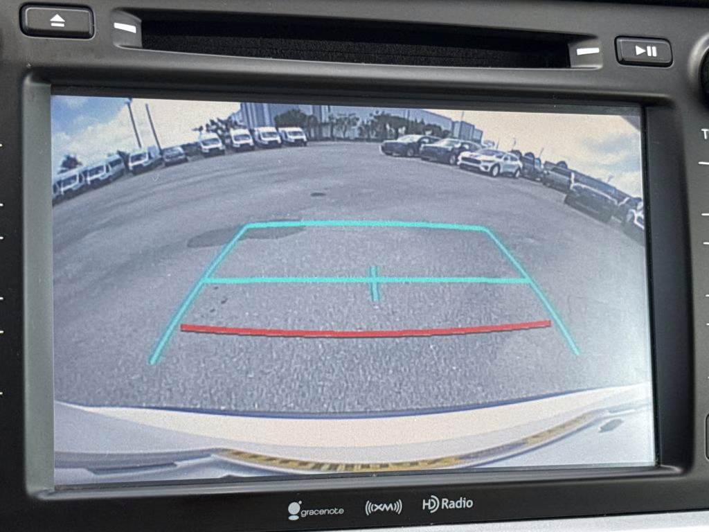 2019 Blizzard Pearl Toyota Highlander Hybrid XLE AWD SUV