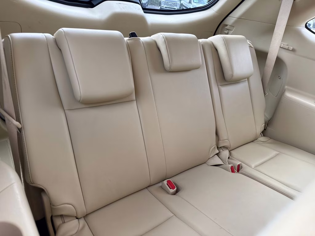 2019 Blizzard Pearl Toyota Highlander Hybrid XLE AWD SUV