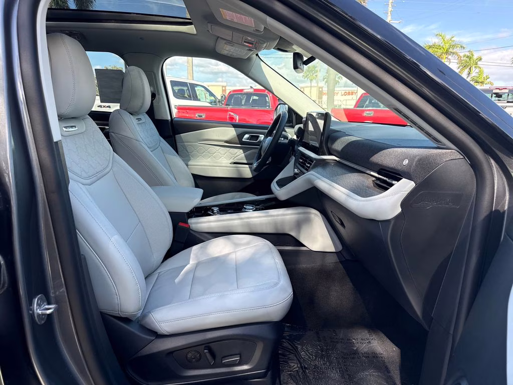 2026 Carbonized Gray Metallic Ford Explorer Platinum 4X4 SUV