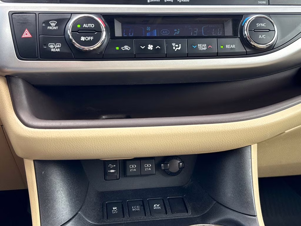 2019 Blizzard Pearl Toyota Highlander Hybrid XLE AWD SUV