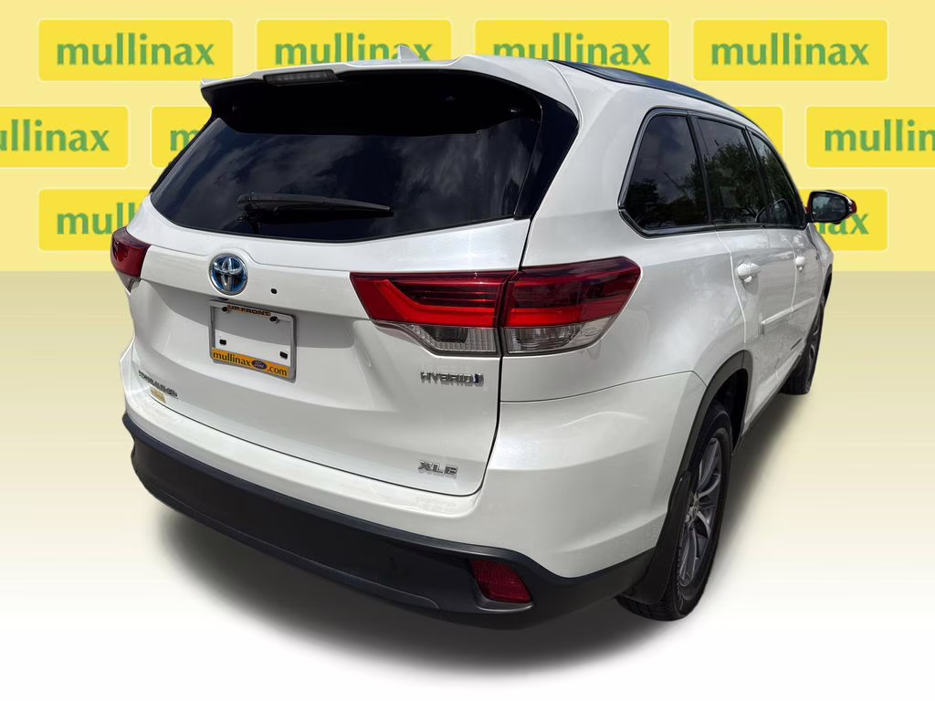 2019 Blizzard Pearl Toyota Highlander Hybrid XLE AWD SUV