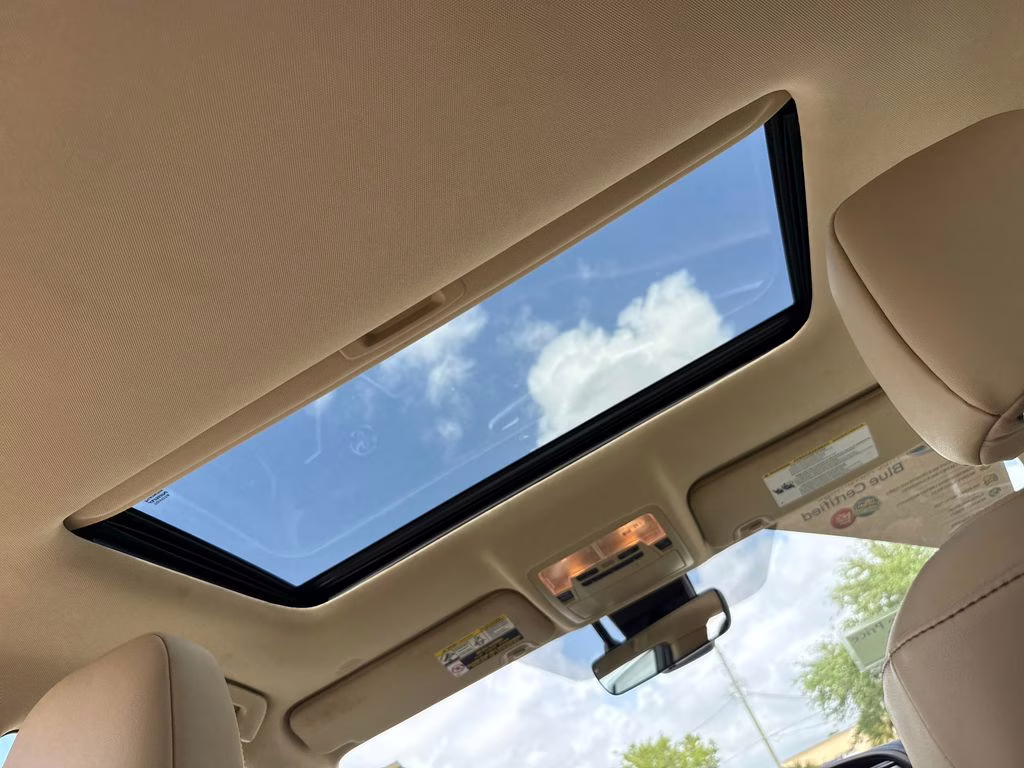 2019 Blizzard Pearl Toyota Highlander Hybrid XLE AWD SUV