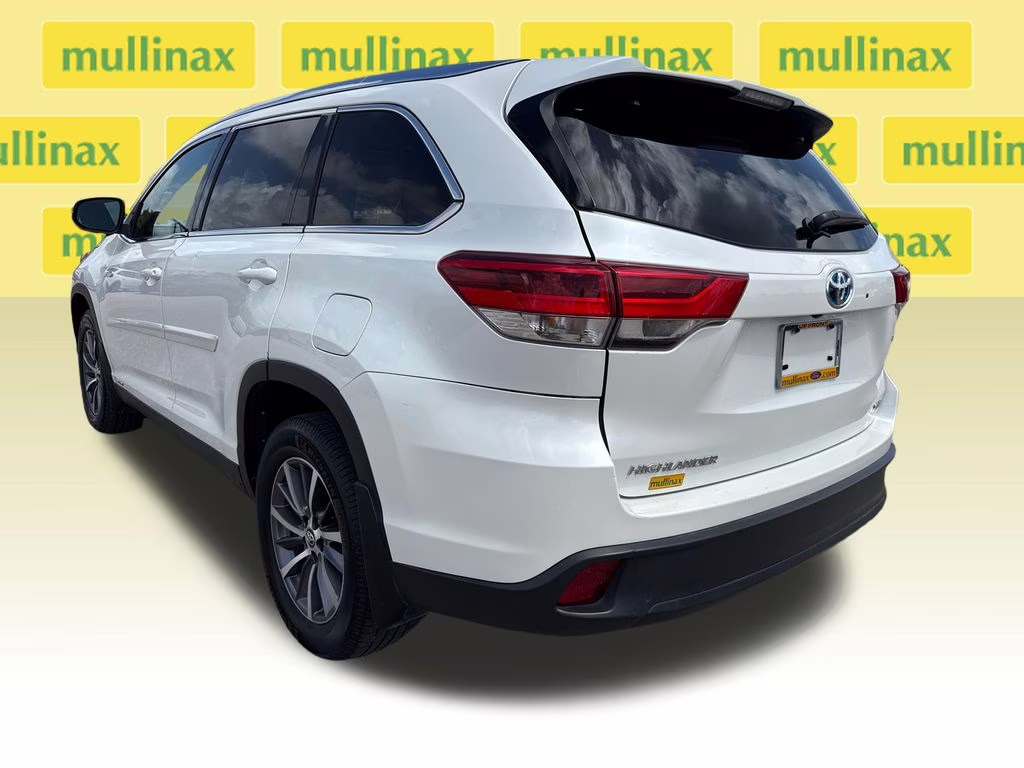 2019 Blizzard Pearl Toyota Highlander Hybrid XLE AWD SUV