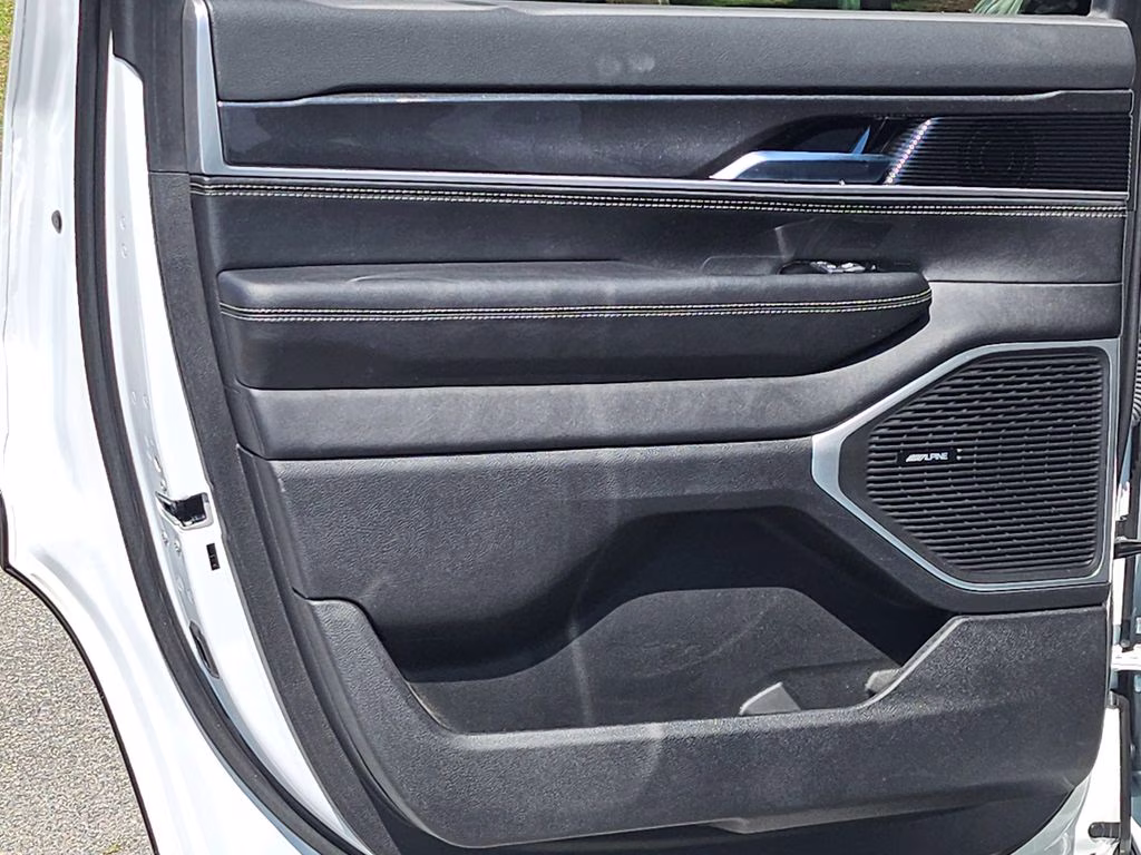 2023 Bright White Clearcoat Jeep Wagoneer Base 4X4 SUV