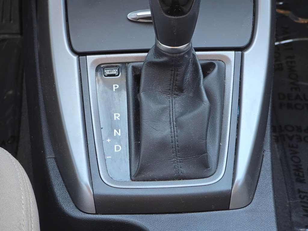 2016 Phantom Black Hyundai Elantra SE FWD Sedan