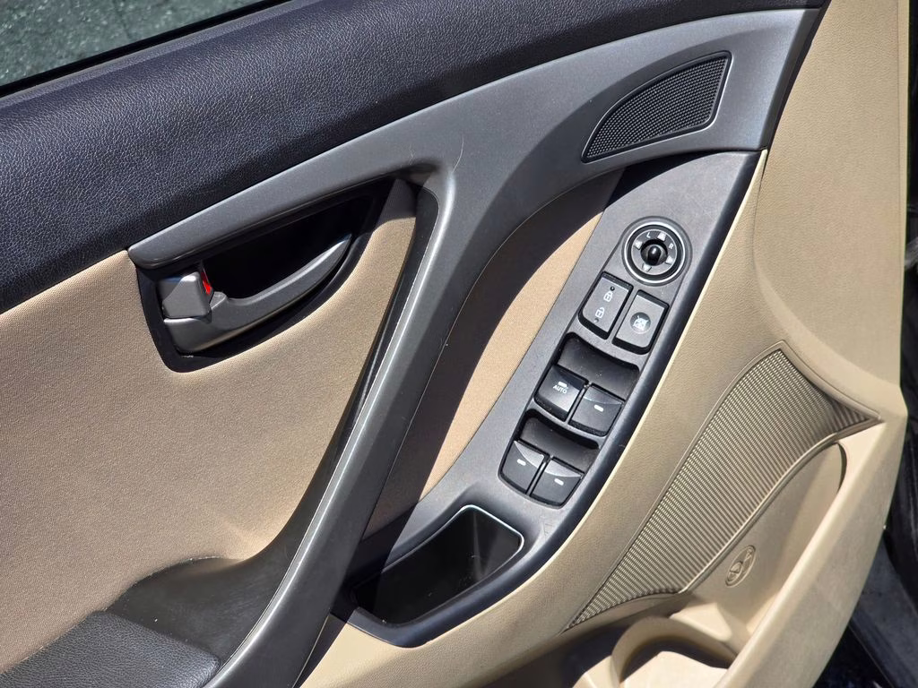 2016 Phantom Black Hyundai Elantra SE FWD Sedan