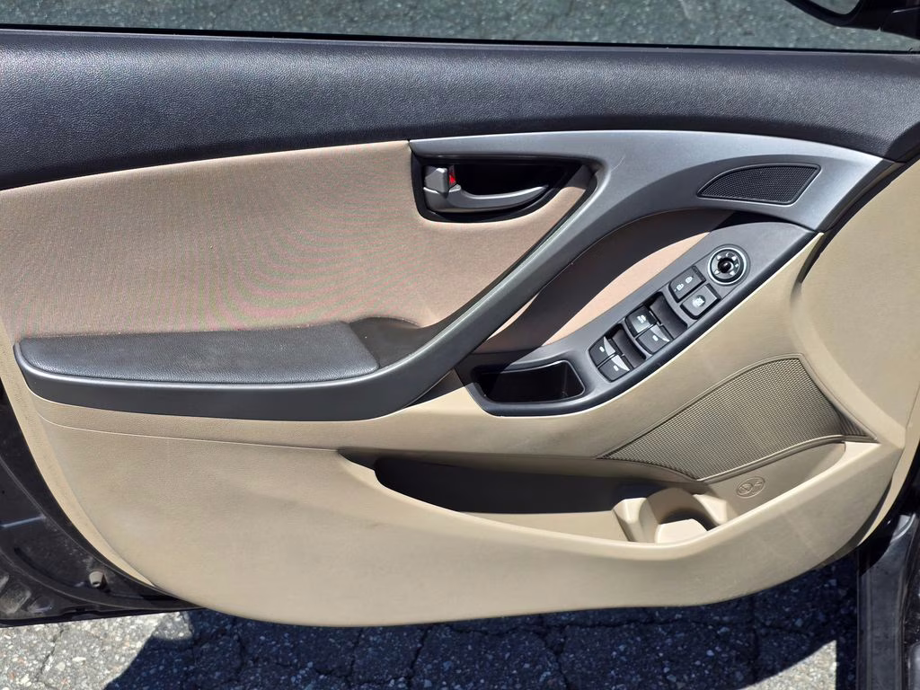 2016 Phantom Black Hyundai Elantra SE FWD Sedan