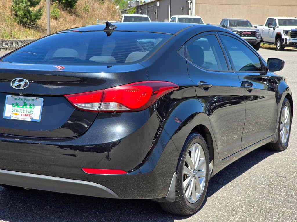 2016 Phantom Black Hyundai Elantra SE FWD Sedan