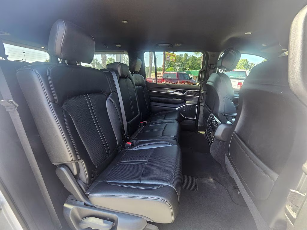 2023 Bright White Clearcoat Jeep Wagoneer Base 4X4 SUV