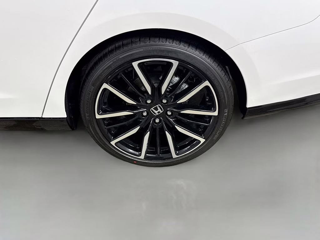 2026 Platinum White Pearl Honda Accord Hybrid Touring FWD Sedan