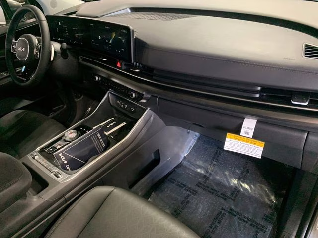 2026 Ceramic Silver Kia Carnival Hybrid SX FWD Van