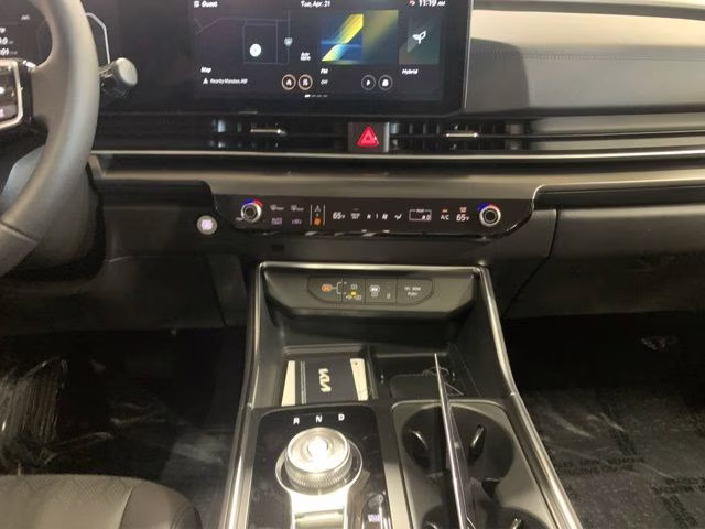 2026 Ceramic Silver Kia Carnival Hybrid SX FWD Van