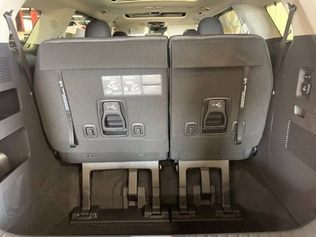 2026 Ceramic Silver Kia Carnival Hybrid SX FWD Van