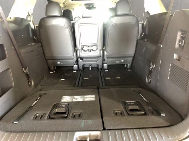 2026 Ceramic Silver Kia Carnival Hybrid SX FWD Van