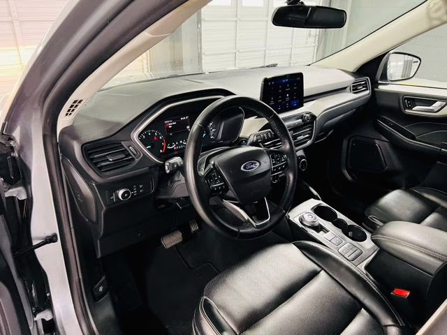 2022 Silver Metallic Ford Escape SEL AWD SUV