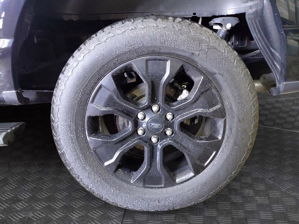 2023 Black Metallic Ford F-150 Lariat Sport w/Black Appearance & Twin Panel Moonr 4X4 Truck