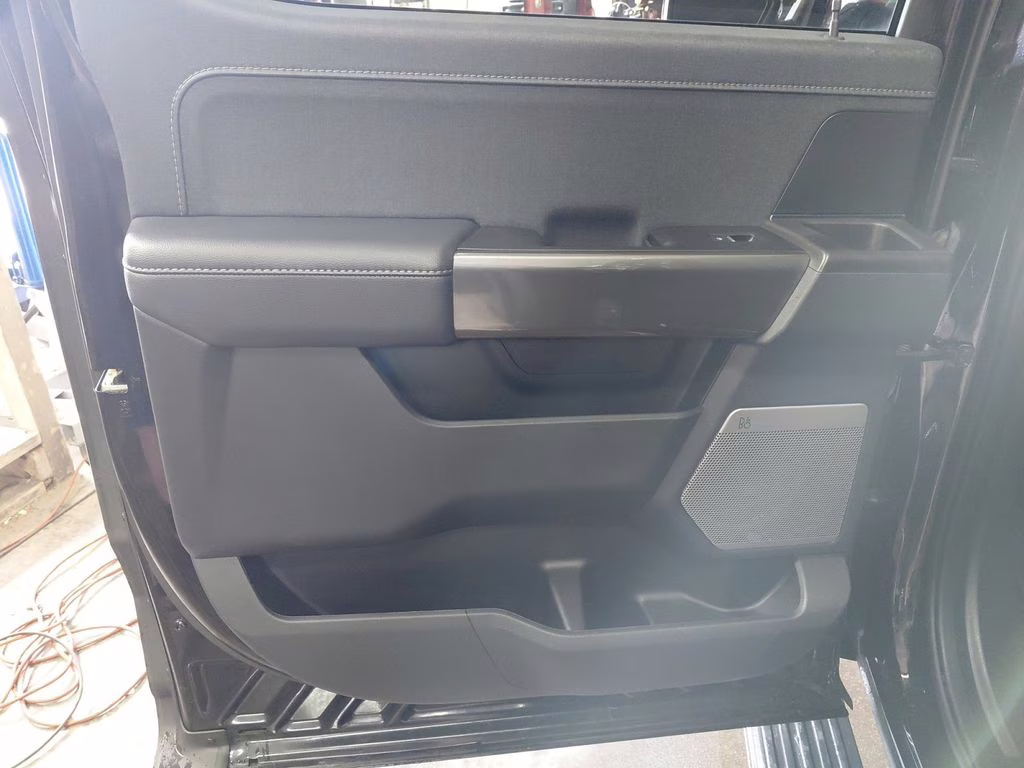 2023 Black Metallic Ford F-150 Lariat Sport w/Black Appearance & Twin Panel Moonr 4X4 Truck