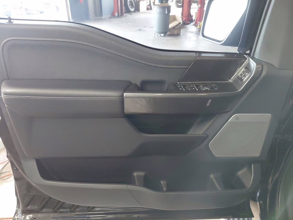 2023 Black Metallic Ford F-150 Lariat Sport w/Black Appearance & Twin Panel Moonr 4X4 Truck