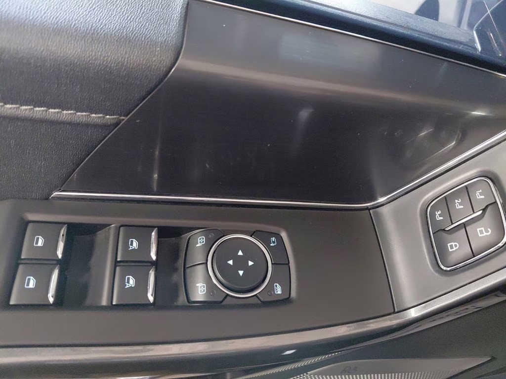 2023 Black Metallic Ford F-150 Lariat Sport w/Black Appearance & Twin Panel Moonr 4X4 Truck