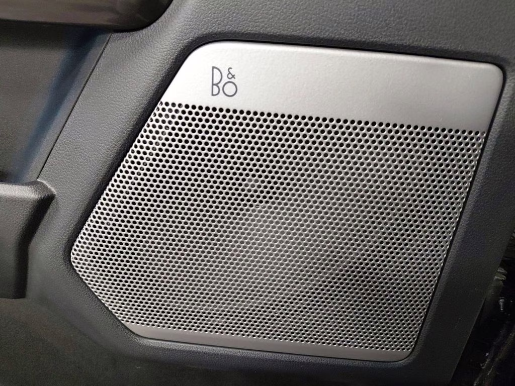 2023 Black Metallic Ford F-150 Lariat Sport w/Black Appearance & Twin Panel Moonr 4X4 Truck